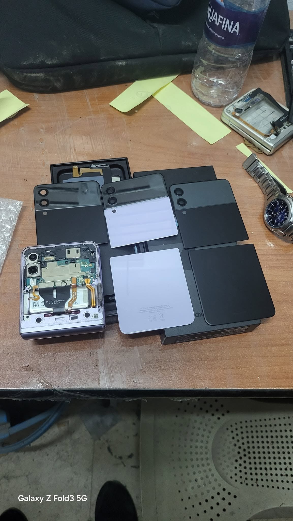 صيانة وفحص قطع غيار Samsung Galaxy Z Flip في ورشة Angel Service